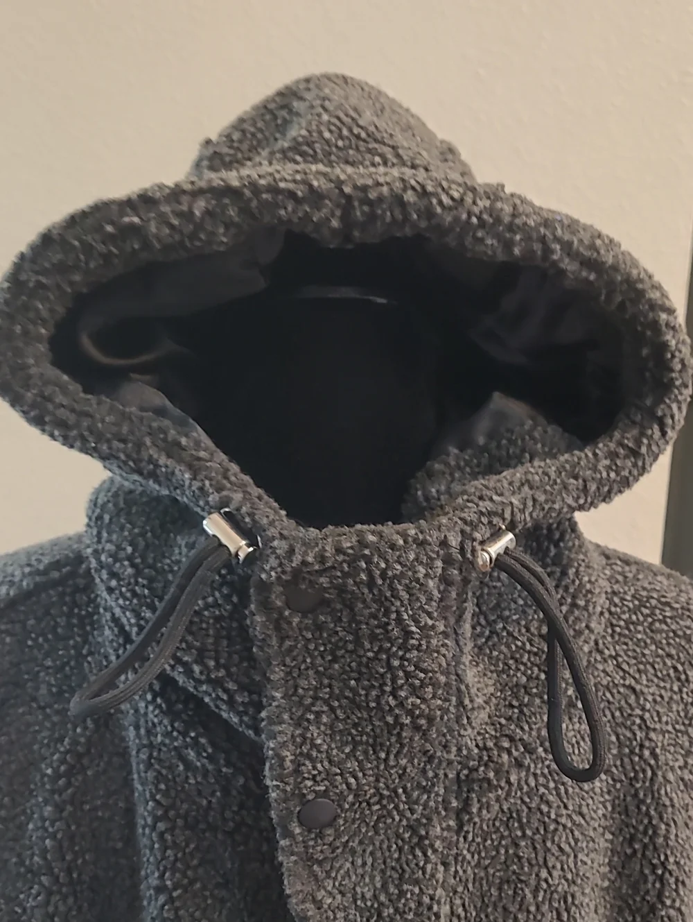 Urban Outfitters Gray Sherpa Coat With Attached Hood Pockets Fully Lines Size M